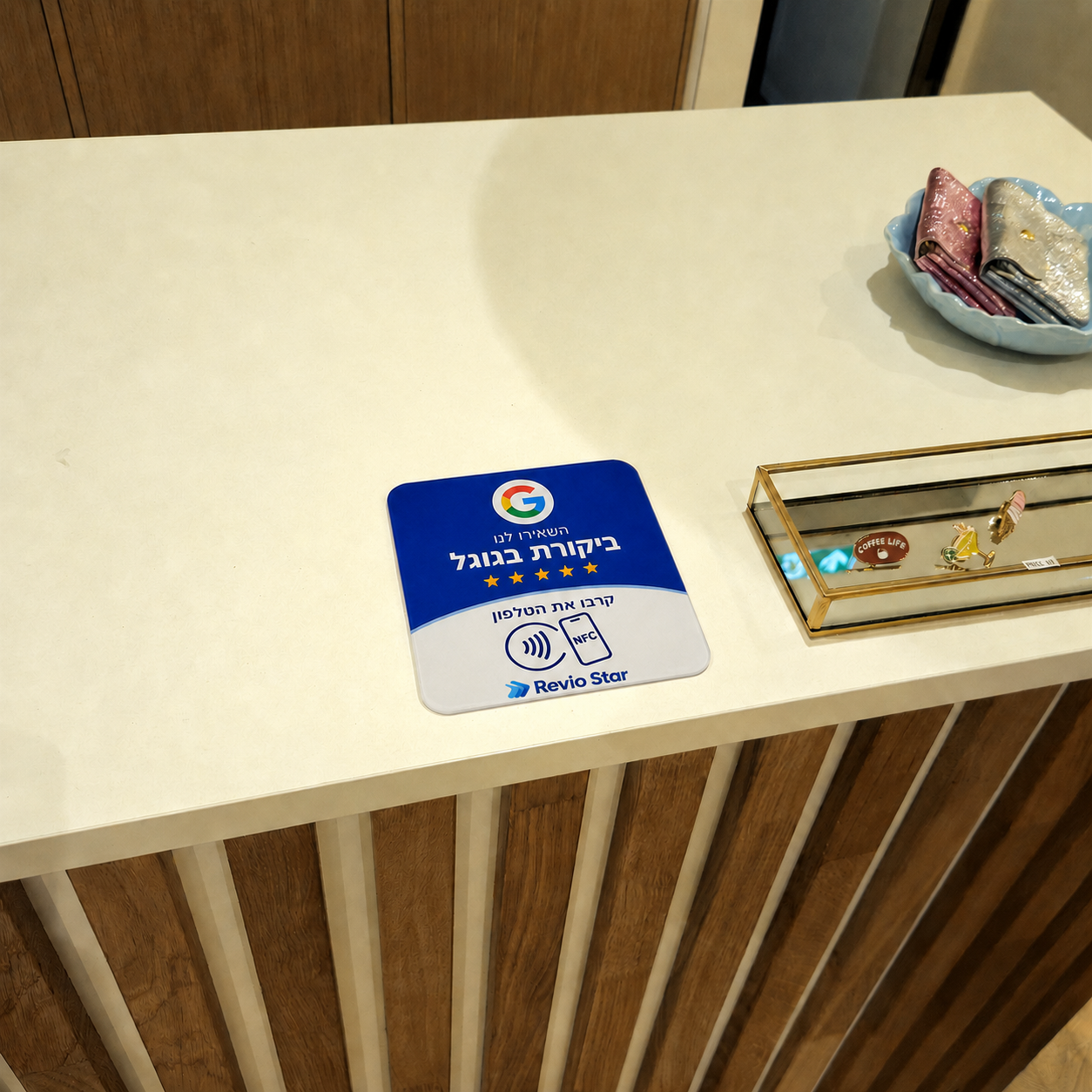 שלט NFC לביקורות גוגל